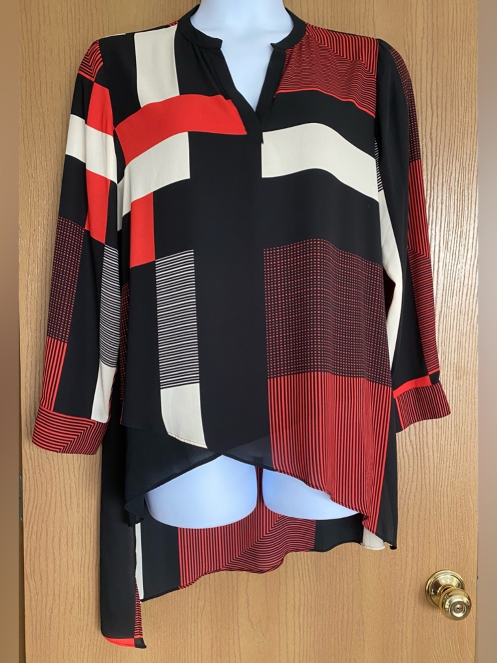 CHICO’S Abstract Geo-Print High-Low Blouse in Black, Red & Cream -Chico’s Size 2